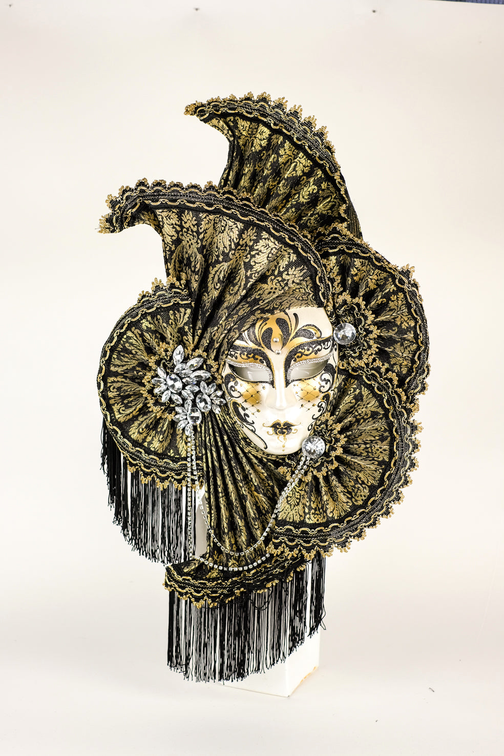 Ventaglio Red Lux – Masquerade Mask Design