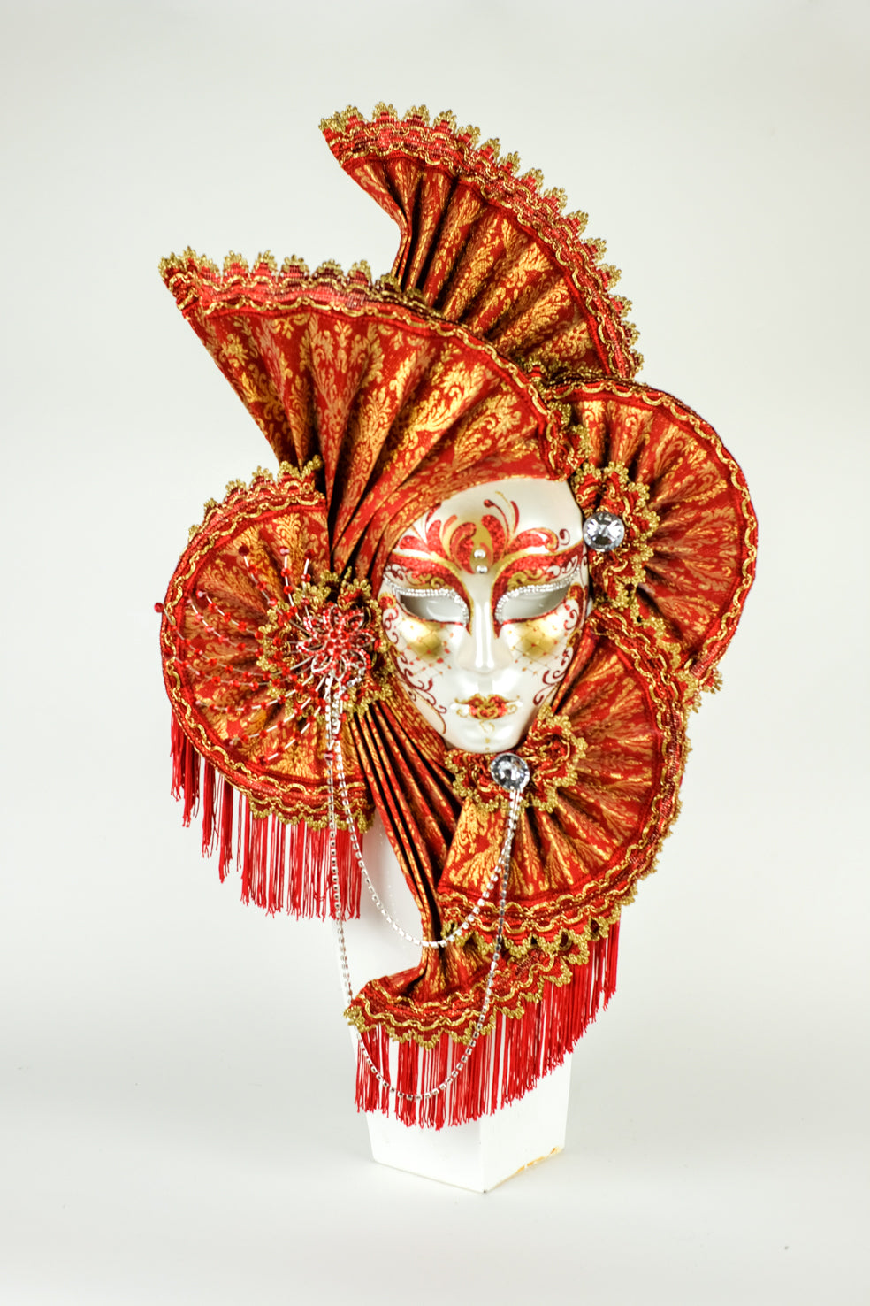 Ventaglio Red Lux – Masquerade Mask Design Ventaglio Red Lux – Masquerade Mask Design